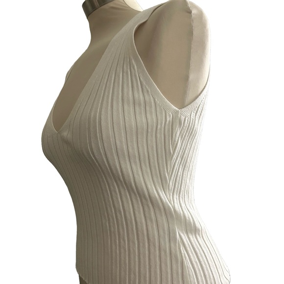 Zara Ribbed V-Neck Tank Top (R) - Picture 3 of 5